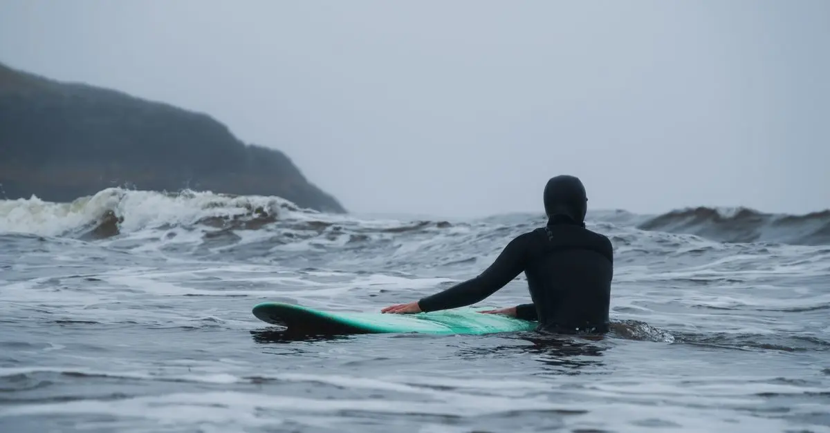 Choisir le bon vêtement pour le surf en hiver