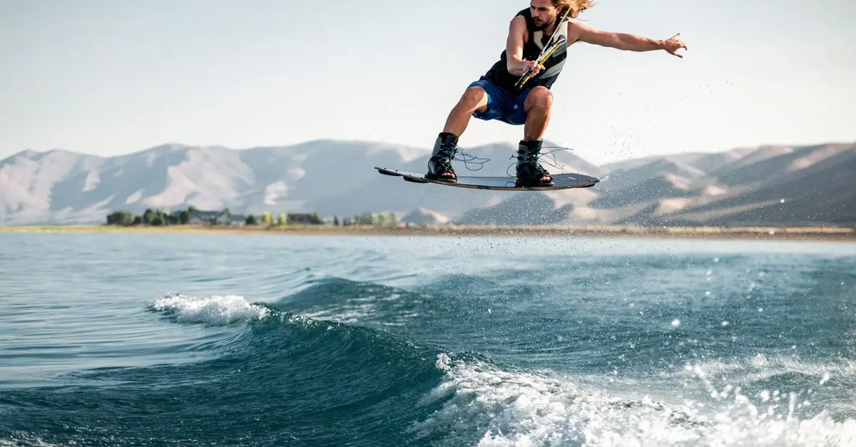 Wakeboard : astuces pour réussir son premier saut